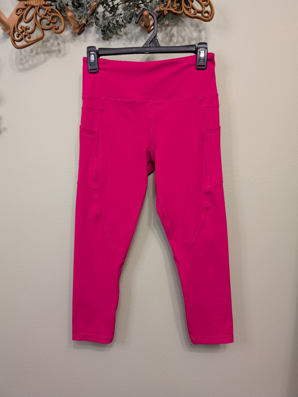 Zyia Hot Pink Capri Leggings